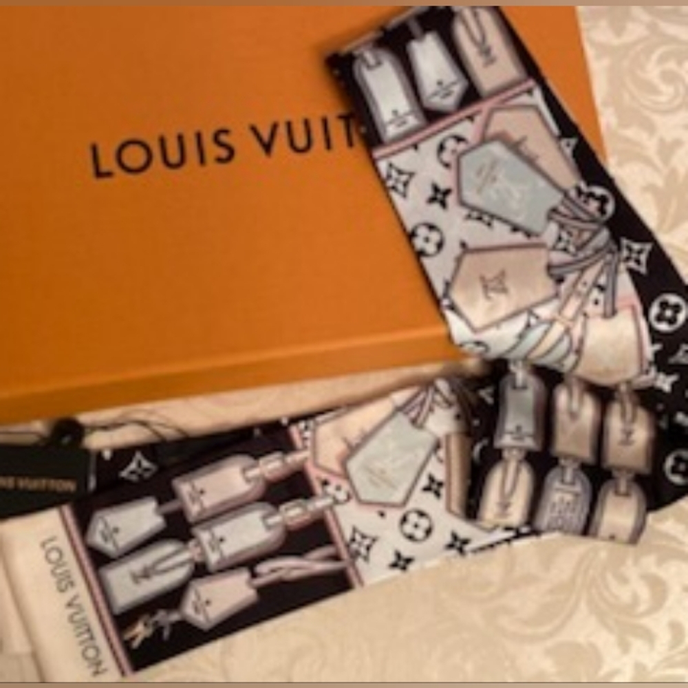 Louis Vuitton Black and White Graphic Monogram Wrap